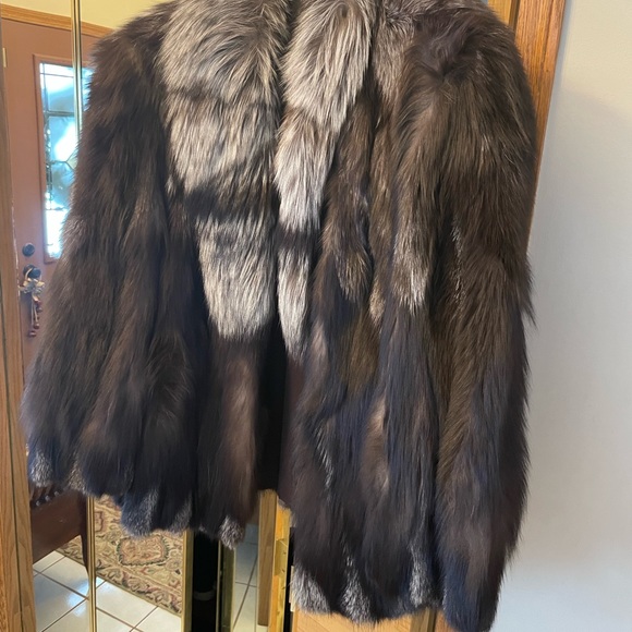 Stunning fur coat - 3/4 length -Size 16- 18 Like new - excellent condition. - Picture 2 of 2